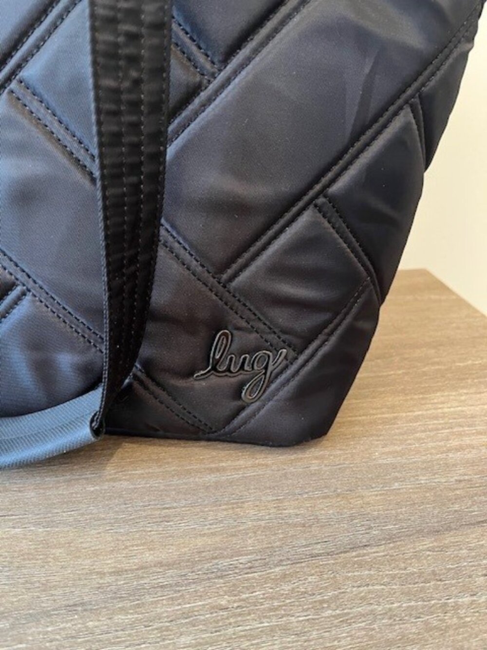 Lug Medium Skyliner Tote - Picture 2 of 14